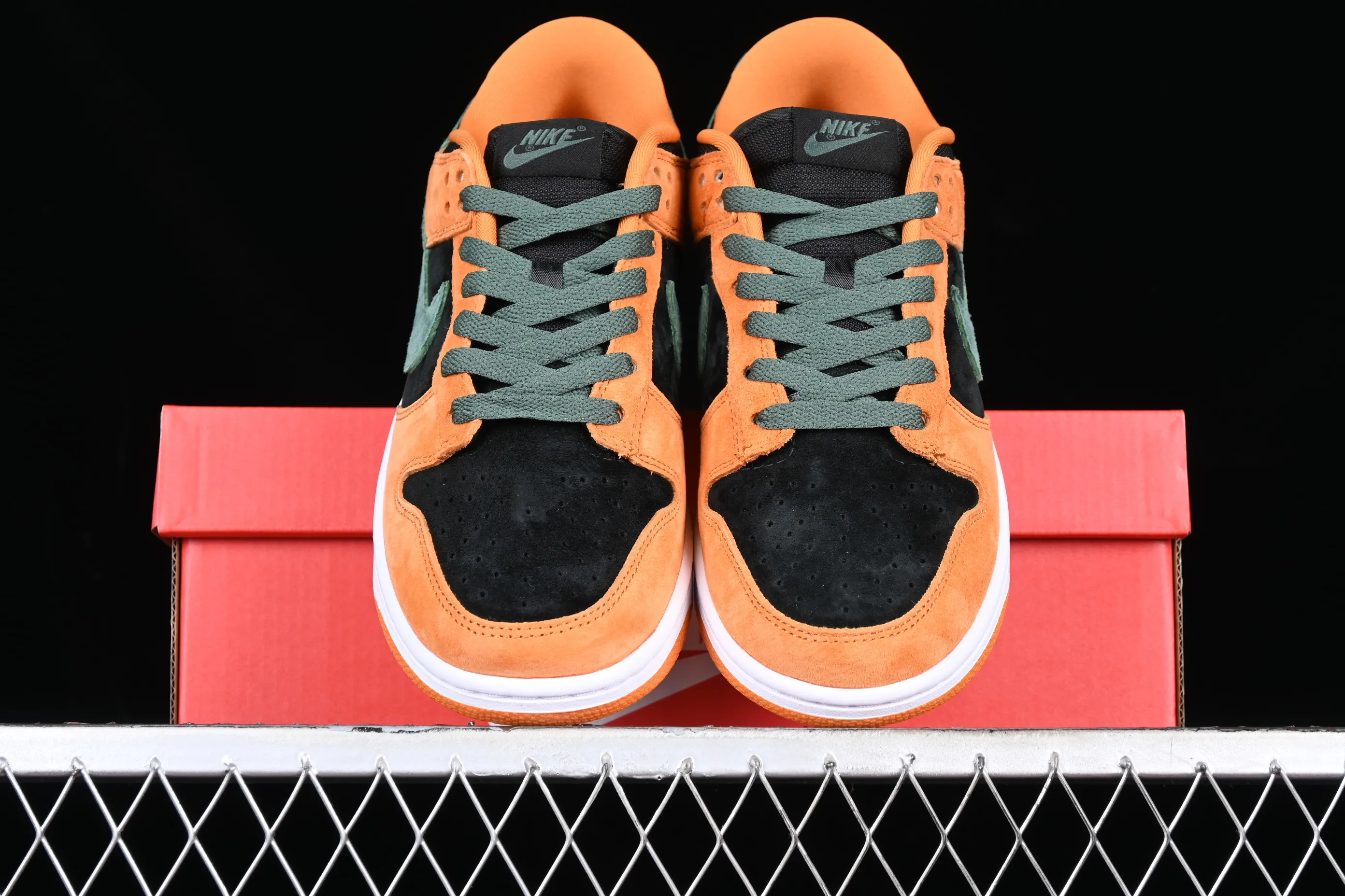 All categories Nk SB Dunk series Nk SB Dunk Low low-top sneakers Nk SB Dunk Low SP "Ceramic" carrot yellow and black SB low-top casual sports skateboard shoes DA1469-001